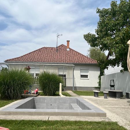 Pandora Pool Apartman Hajdúszoboszló Extérieur photo