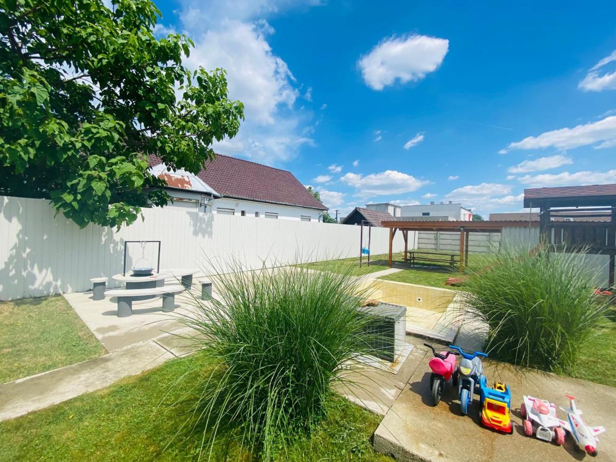 Pandora Pool Apartman Hajdúszoboszló Extérieur photo